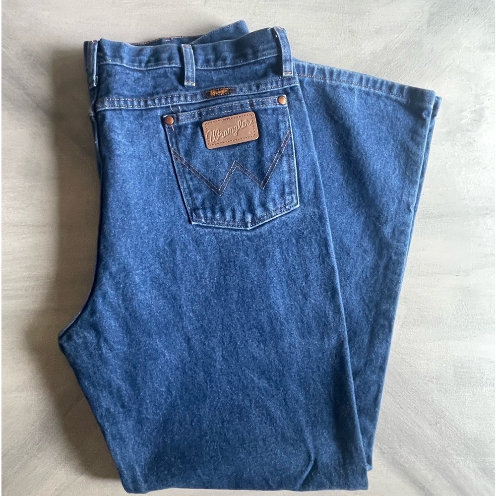 Men’s Genuine Wrangler Cowboy Cut, Slim Fit Jeans-Size 38x32